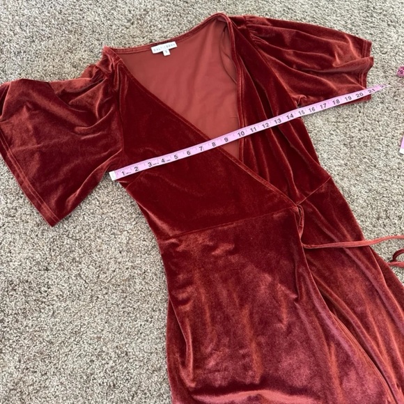 Baltic Born Katelyn Velvet Maxi Wrap Dress in Terracotta size Small - Picture 11 of 12